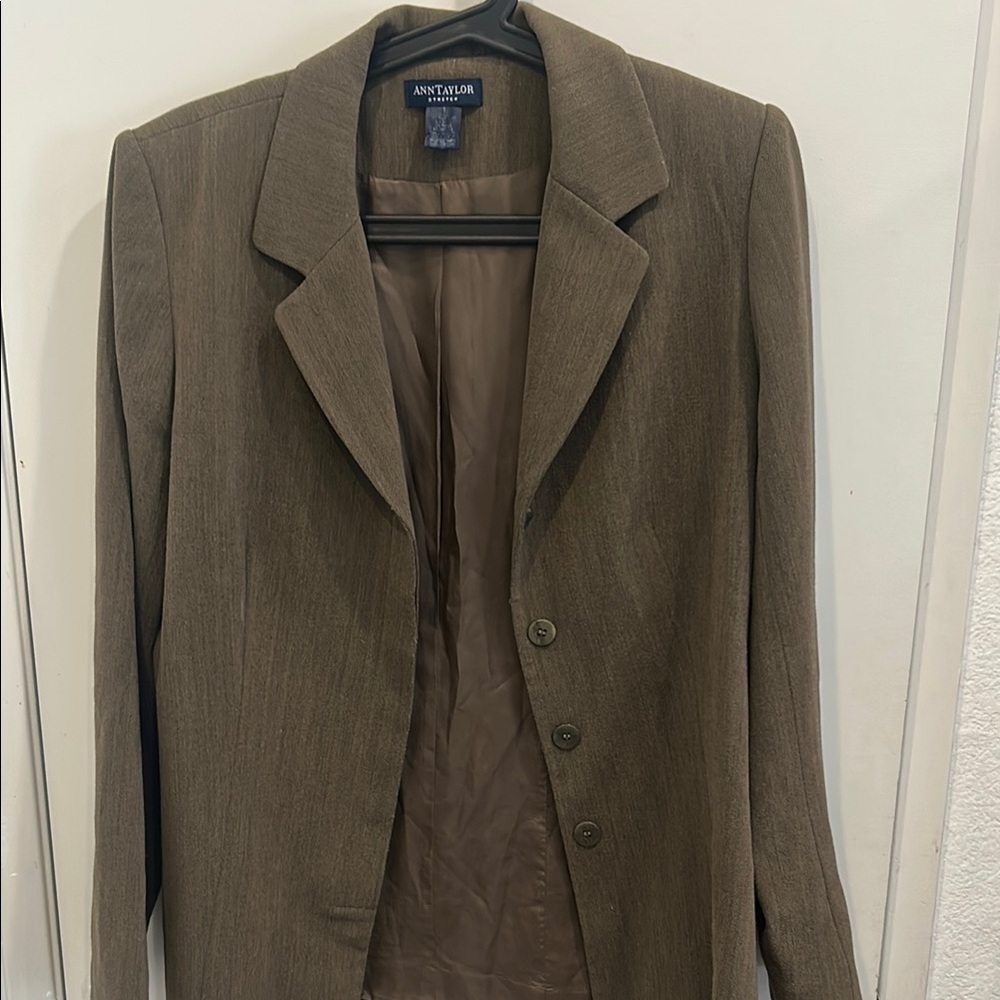Ann Taylor Brown Blazer with Notched Lapels and Tailored Silhouette